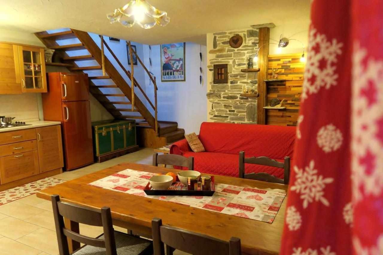 Romantica Suite Con Vasca Idromassaggio アオスタ エクステリア 写真