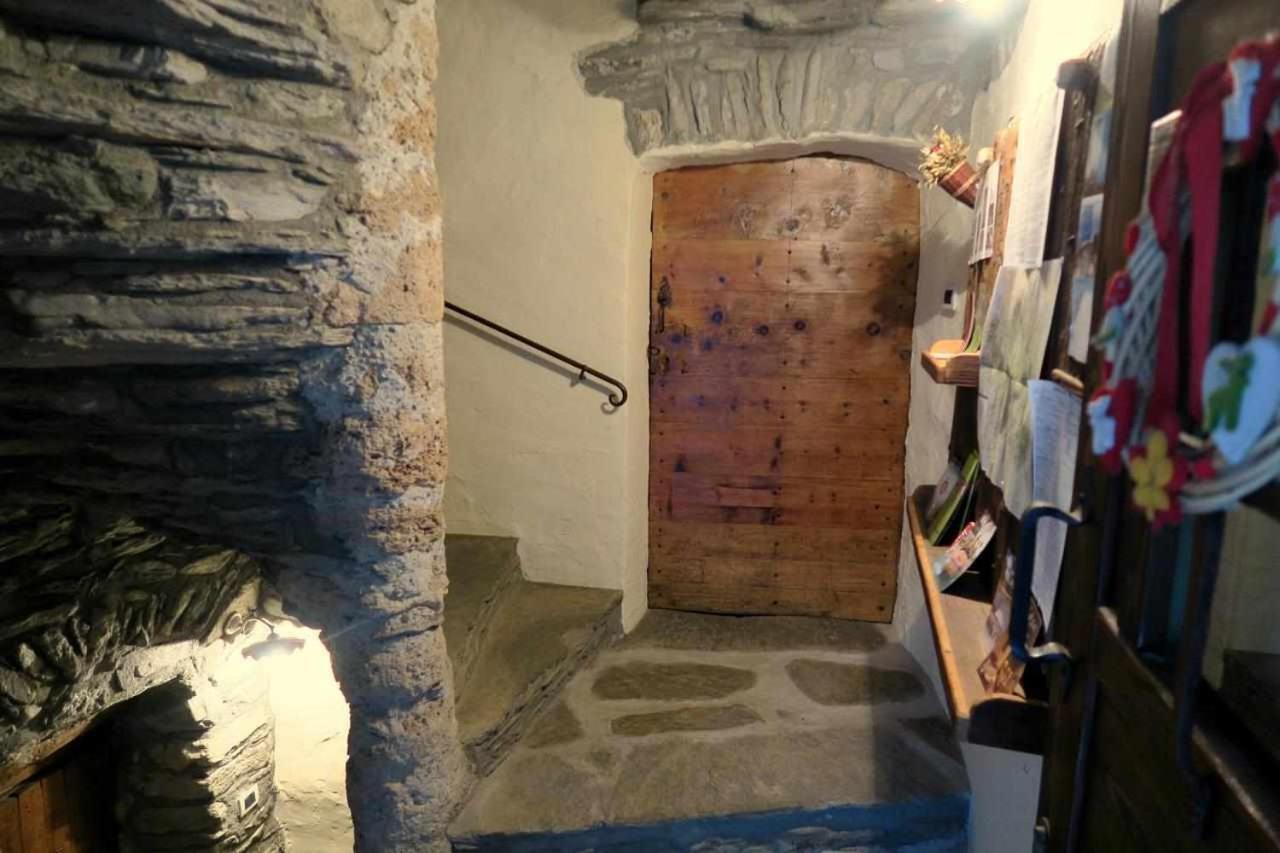 Romantica Suite Con Vasca Idromassaggio アオスタ エクステリア 写真