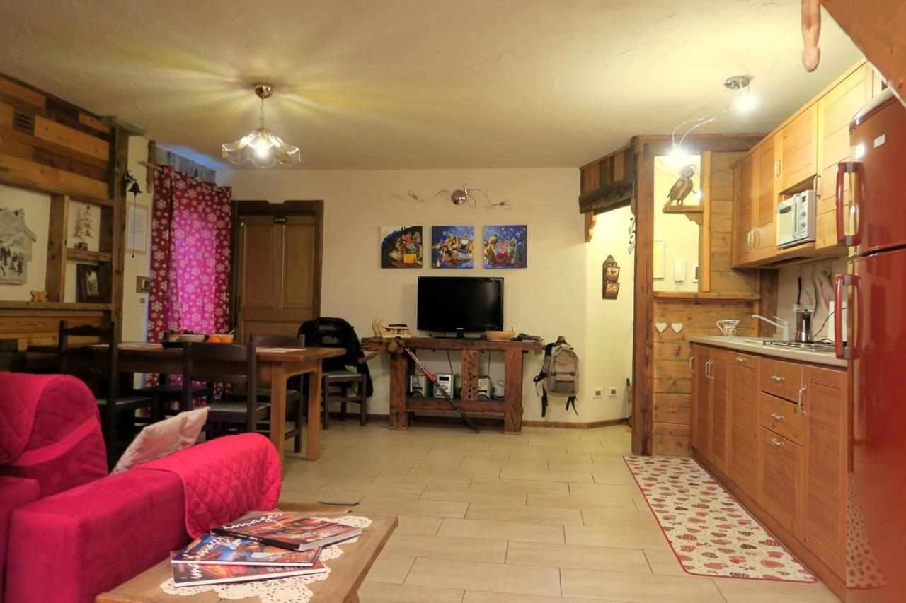 Romantica Suite Con Vasca Idromassaggio アオスタ エクステリア 写真